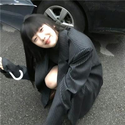 骑自行车的女人